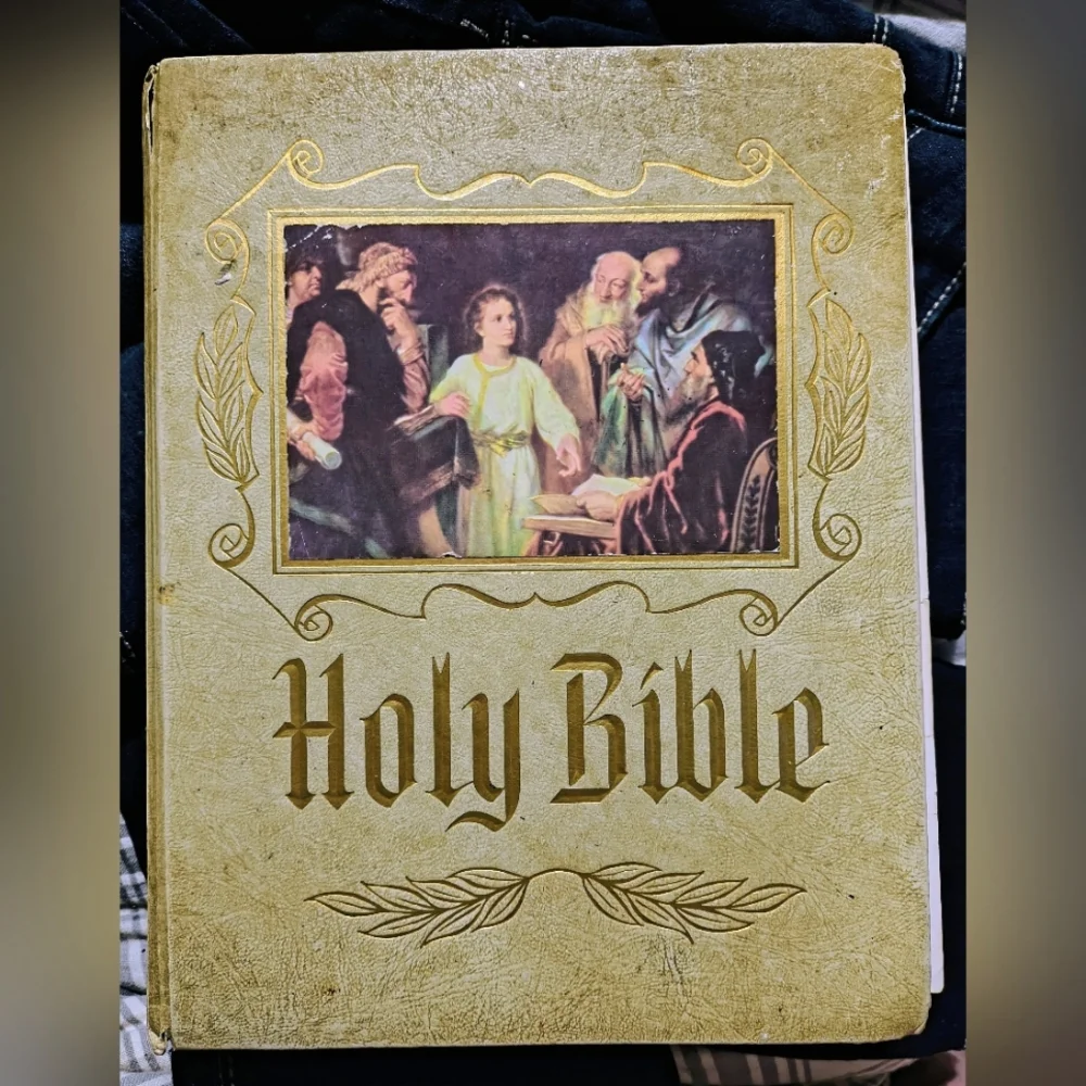 1982 Vtg Holy Bible - Picture 1 of 6